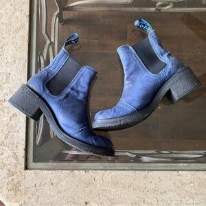 John Fluevog Boot Slacker Nap Crepe Soled Chelsea Leather Heeled Blue 11 GUC